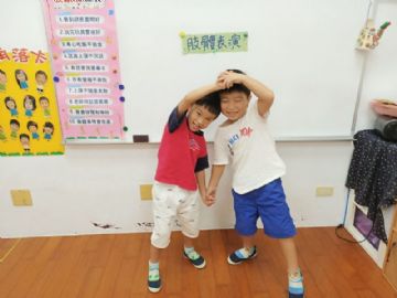 手和腳的肢體表演