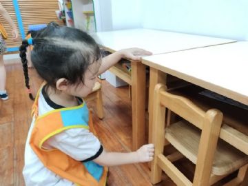 用手和腳丈量東西的長度...