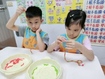 用吸管練習串項鍊